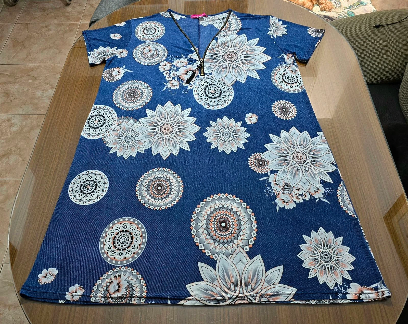 Vestido azul estampado con cremallera en el escote – photo 2